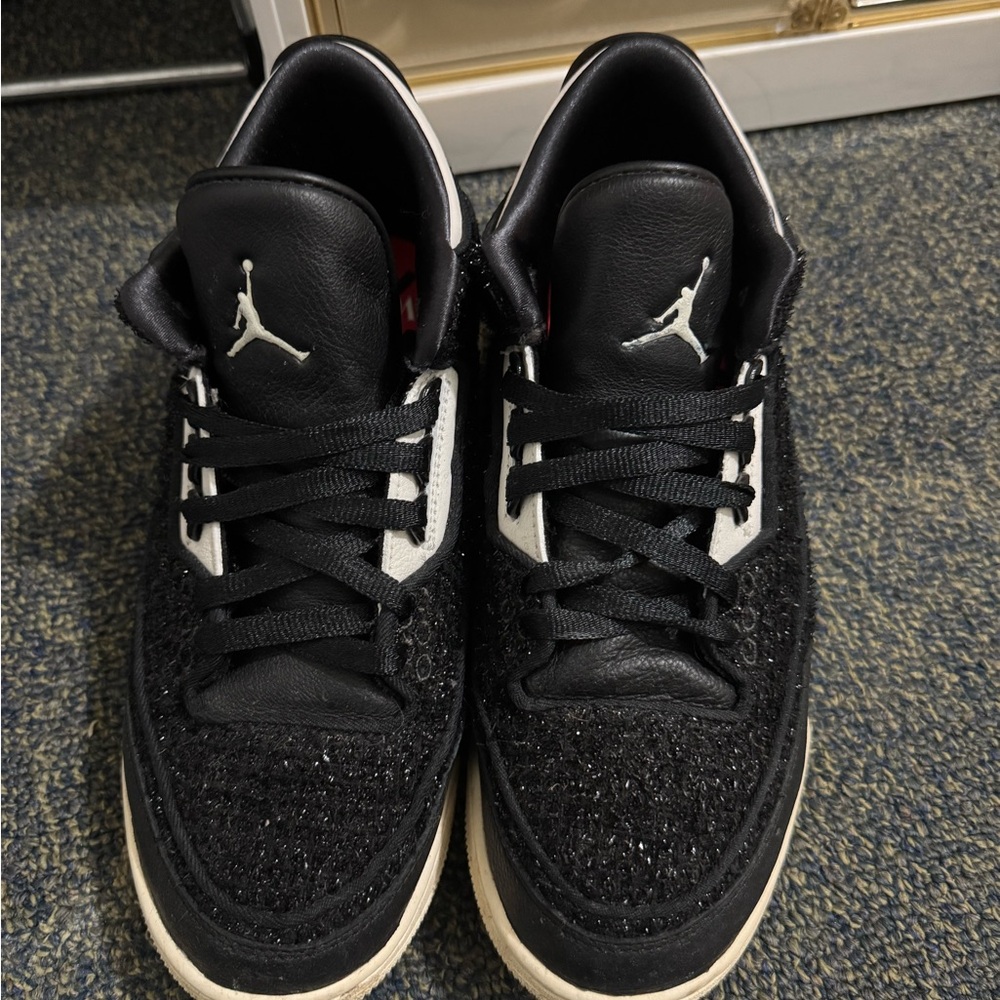 Selling my Nike x Vogue collab. This is pretty great excellent pre owned. Size 8 - Picture 6 of 7